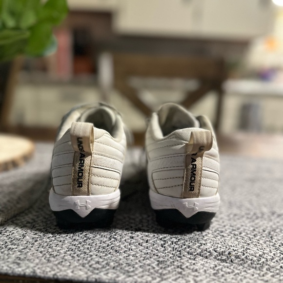 Under Armour Youth Baseball/ Football Cleats in size 1.5Y - Picture 6 of 6